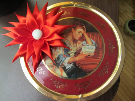 Заколка "Маленька жоржина" - 25 грн